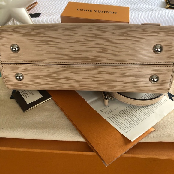 Louis Vuitton Cluny MM - Picture 13 of 16